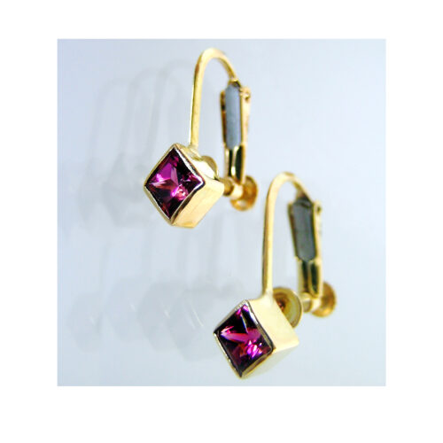 Dorothy Erickson: Rhodalite and 18ct gold earings. Clip/screw fittings.